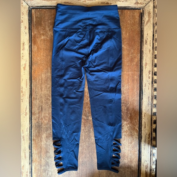 NWOT TA Tracy Anderson G.I.L.I. Petite Leggings Cutout - Picture 4 of 9